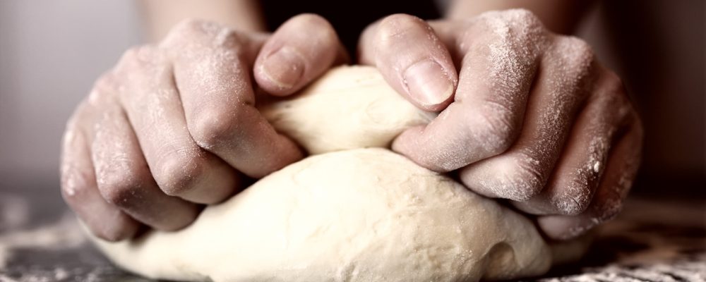 pizza prepare dough hand topping